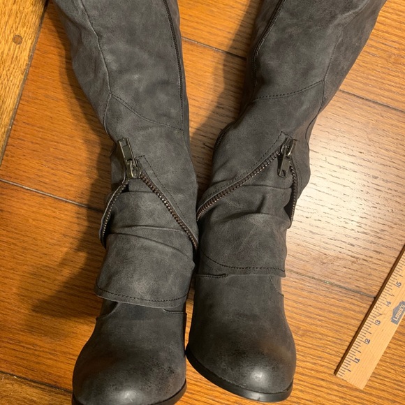 Knee high charcoal suede boots - Picture 7 of 7